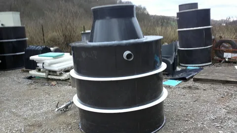 Boční pohled na tříkomorový septik